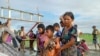 ယခင်မှတ်တမ်းရုပ်ပုံ | ရခိုင်ပြည်နယ် ပေါက်တောမြို့နယ်အတွင်း မြန်မာစစ်ကောင်စီနဲ့ ရခိုင်လက်နက်ကိုင် AA အဖွဲ့ကြားတိုက်ပွဲတွေကြောင့် နေရပ်စွန့်ခွာထွက်ပြေးကြရသူများ (နိုဝင်ဘာ ၁၉၊ ၂၀၂၃)