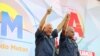José Raúl Mulino (der.), candidato que se erigió como favorito a las elecciones presidenciales de Panamá 2024. Junto a Mulino, el exmandatario Ricardo Martinelli, a quien sustituyó luego de que éste se refugió en la embajada de Nicaragua en Ciudad de Panamá.