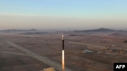 Triều Tiên phóng phi đạn đạn đạo xuyên lục địa (ICBM) Hwasong-17 tại Phi trường Quốc tế Bình Nhưỡng ngày 16/3/2023.