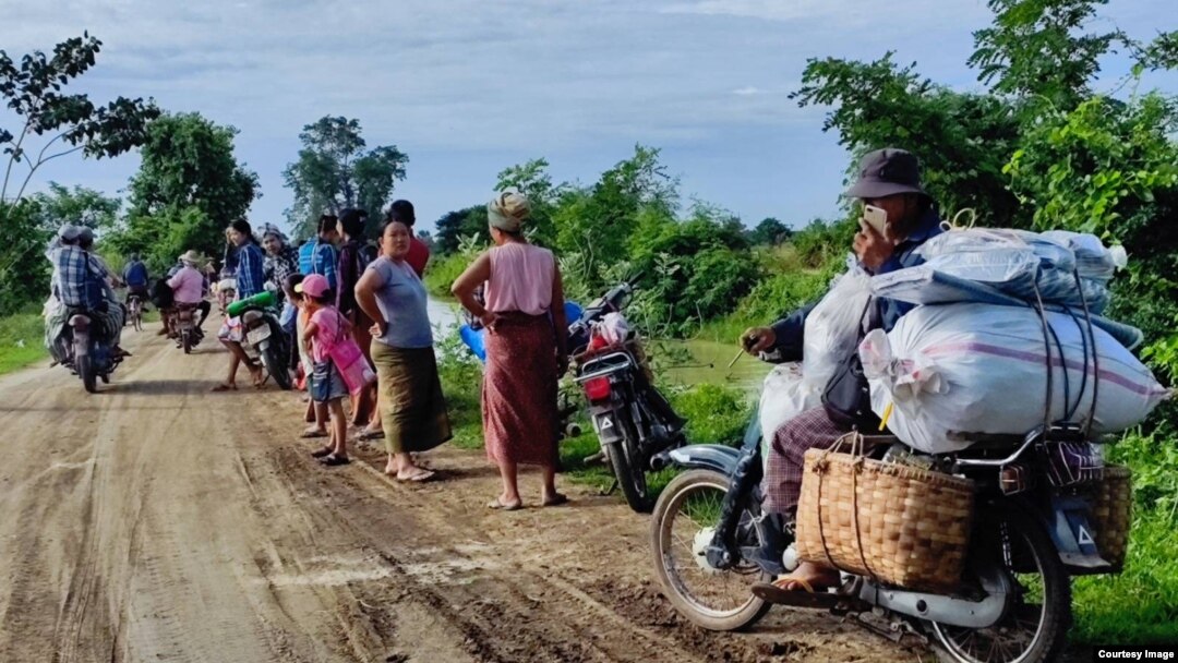 စစ်ကိုင်းတိုင်း၊ ခင်ဦးမြို့နယ်ထဲက စစ်တပ်ရဲ့ နယ်မြေရှင်းလင်းရေးကြောင့် နေရပ်စွန့်ခွာ တိမ်းရှောင်နေကြရတဲ့ဒေသခံများ (သြဂုတ် ၉၊ ၂၀၂၃)