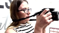 Becky Soundy, la primera youtubera sorda de El Salvador