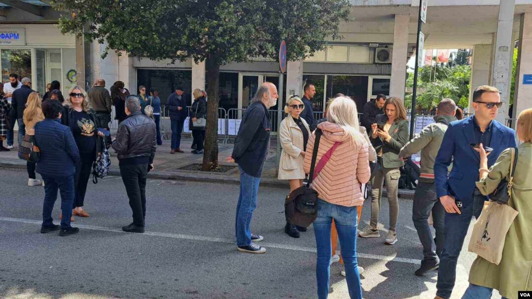 Protest podrške uhapšenom bivšem specijalnom tužiocu Milivoju Katniću (Foto: VOA)