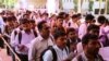 အိန္ဒိယနိုင်ငံ Chinchwad မြို့က အလုပ်အကိုင်ရှာဖွေရေးအခမ်းအနားတခုမှာ တွေ့ရတဲ့ အလုပ်အကိုင်ရှာဖွေနေကြသူသူများ (ဖေဖော်ဝါရီ ၇၊ ၂၀၁၉)