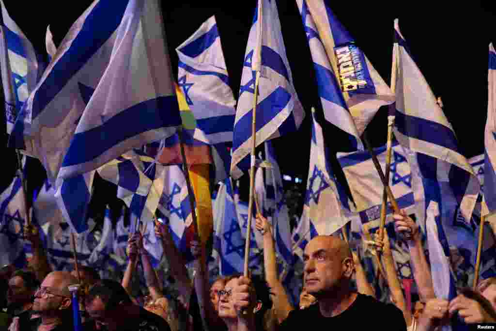 People take part in a demonstration against Israeli Prime Minister Benjamin Netanyahu and his nationalist coalition government&#39;s judicial overhaul, in Tel Aviv, June 17, 2023.