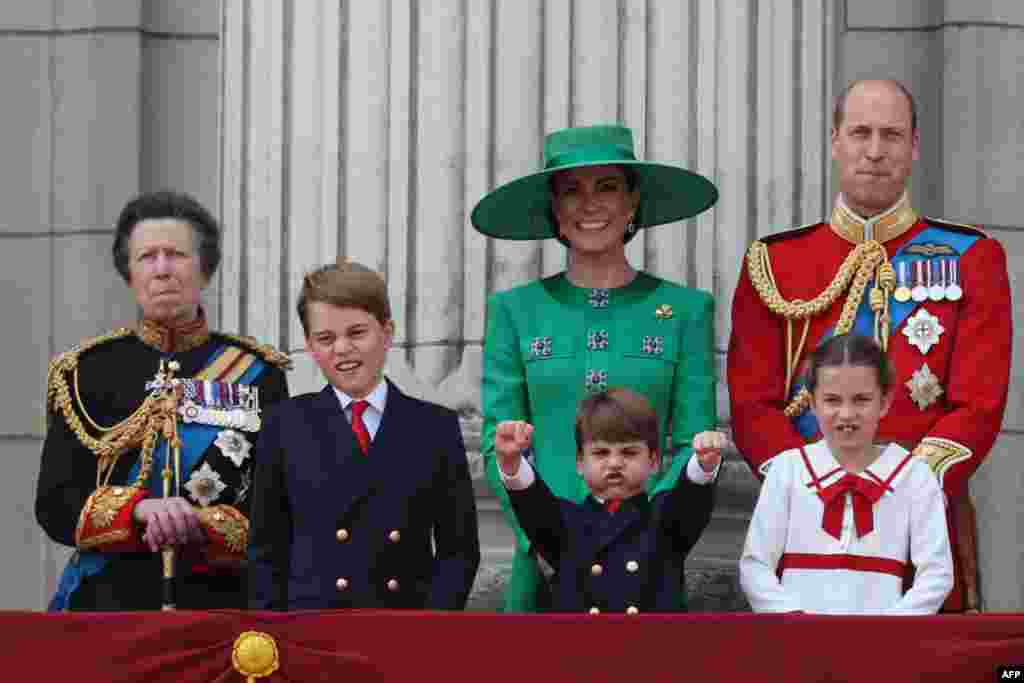 (L-R) Britain&#39;s Princess Anne, Prince George, Prince Louis, Catherine, Princess of Wales, Princess Charlotte and Prince William, Prince of Wales, watch the fly-past of aircraft by the Britain&#39;s Royal Air Force &nbsp;from the balcony of Buckingham Palace after attending the King&#39;s Birthday Parade, &#39;Trooping the Colour&#39;, in London, June 17, 2023.&nbsp;