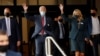 El candidato demócrata a la presidencia, Joe Biden, deposita su voto para la elección presidencial del 2020 en Wilmington, Delaware.