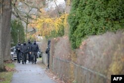 La policía realiza una redada en busca de sospechosos de querer derrocar al gobierno en Berlín, Alemania, el 7 de diciembre de 2022.