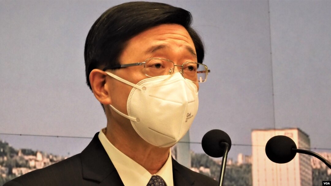 香港前政務司司長李家超4月18日獲候選人資格審查委員會確認,成為今屆特首選舉唯一候選人。李家超表示,一旦當選必定以盡快與中國內地通關為首要任務。(美國之音/湯惠芸)