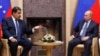 El presidente de Venezuela, Nicolás Maduro (izq.) habla con el presidente de Rusia, Vladimir Putin, durante una reunión en la residencia de Novo-Ogaryovo en Moscú, Rusia. Diciembre 5 de 2018.