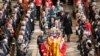 Wa Charles III, Ren Konso, Prenses Wayalla ak lot manm fami wayal la akonpaye sekey Ren Elizabeth II pandan fineray li nan Westminster Abbey, Lond, Lendi 19 Sept. 2022. 