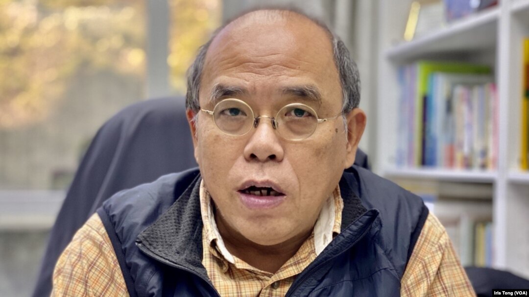 鍾劍華表示，支持平反六四受訪者比以往低，與最近兩年的社會氣氛相當壓抑有關。 (美國之音湯惠芸) 不需要太過悲觀。