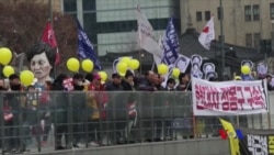 朴槿惠的支持和反對者首爾集會中發生衝突