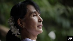 Bà Aung San Suu Kyi đã bị đặt trong tình trạng bị quản thúc tại gia trong hầu hết 2 thập niên qua, trước khi được phóng thích hồi năm 2010.