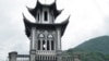 毛泽东在磨西镇住过的天主教堂。照片右后方的小楼为毛住所旧址