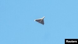 Dron viđen tokom ruskih napada u Ukrajini, a za koji ukrajinske lokalne vlasti smatraju da su iranske bespilotne letjelice (UAV) Shahed-136, Ukrajina, 17. oktobar 2022. (REUTERS/Roman Petushkov)