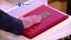VOA60 Duniya:Yau Litini Aka Rantsar Da Vladim Putin A Matsayin Sabon Shugaban Kasar Rasha