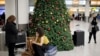 El aeropuerto Gatwick en Londres cancela todos los vuelos para investigar incidente con drones. 
