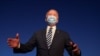 El candidato presidencial Joe Biden habla con reporteros después de partir de Hagerstown, Maryland, luego de un evento de campaña en Gettysburg, Pennsylvania. Octubre 6 de 2020.