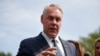 El secretario de Interior de EE.UU. Ryan Zinke durante una conferencia de prensa a las afueras de la Casa Blanca en Washington, el jueves 16 de agosto del 2018.