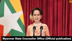 နိုင်ငံတော်၏အတိုင်ပင်ခံပုဂ္ဂိုလ် ဒေါ်အောင်ဆန်းစုကြည် (ယခင်မှတ်တမ်းဓါတ်ပုံ)