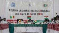 Ka kon uka bɔli nye CEDEAO la, Mali, Nigɛr ani Burkina kɔkankow minisiriw tun bɛ lajɛba laOuagadougou.