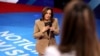 La vicepresidenta estadounidense y candidata presidencial demócrata, Kamala Harris, habla durante un evento organizado por Univision en Las Vegas, Nevada, el 10 de octubre de 2024. 