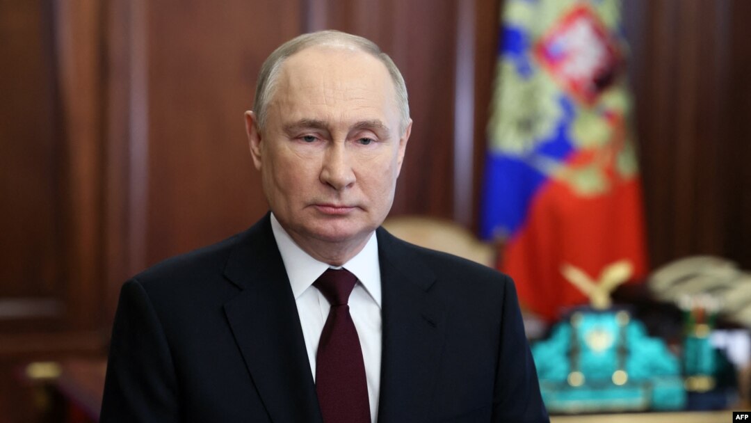 Rusya'da yarın başlayacak Cumhurbaşkanlığı seçimindeki oy pusulasında Putin'in üç rakibi var. Ancak bu isimler, Putin’in politikalarını alenen destekleyen göstermelik adaylar.