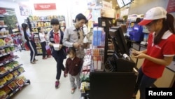 Mặc dù ngoại thương chiếm đến 181% GDP, Việt Nam vẫn được dự báo sẽ có tốc độ tăng trưởng tốt hơn các nước ASEAN trong năm nay.