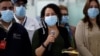 La jefe de gabinete, Carolina Recinos, participa en una conferencia de prensa para anunciar medidas contra la enfermedad del coronavirus, en el Aeropuerto Internacional San Oscar Arnulfo Romero en San Luis Talpa, El Salvador, el 29 de febrero de 2021.