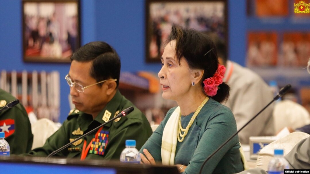 (၈)ကြိမ်မြောက် တစ်နိုင်ငံလုံးပစ်ခတ်တိုက်ခိုက်မှုရပ်စဲရေးသဘောတူစာချုပ် အကောင်အထည်ဖော်ရေး ညှိနှိုင်းအစည်းအဝေး JICMကို တက်ရောက်လာတဲ့ နိုင်ငံတော်၏အတိုင်ပင်ခံပုဂ္ဂိုလ် ဒေါ်အောင်ဆန်းစုကြည်