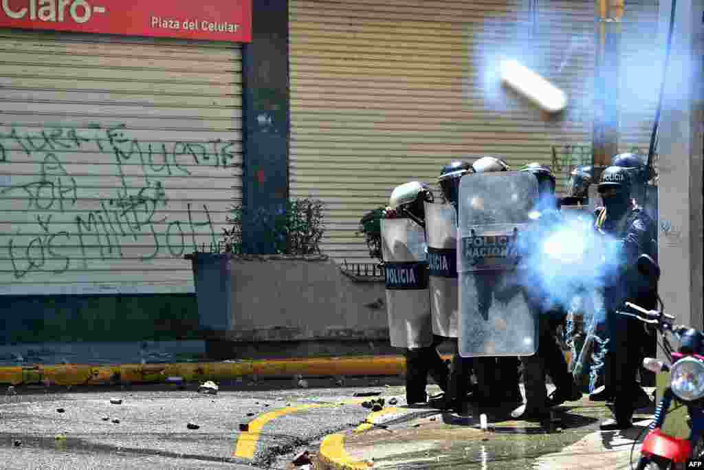 Riot police confront anti-government demonstrators during a protest against President Juan Orlando Hernandez for his handling of the COVID-19 pandemic, on the country's 199th anniversary of independence, in in Tegucigalpa, Honduras, Sept. 15, 2020.