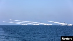 中國海軍在渤海和黃海海域進行實彈軍演。（2017年8月8日）
