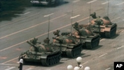 1989年6月5日，有人在北京的长安街上阻拦坦克。据说他叫王维林