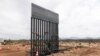 Un muro con barras de acero, como la de la foto, sería construido por el Ejército en partes de la frontera sur de EE.UU. si el presidente Donald Trump declara una emergencia nacional y decide usar fondos de defensa.