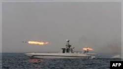 Hải quân Iran bắn tên lửa trong 1 cuộc diễn tập ở biển Oman, Thứ Sáu 30/12/2011