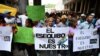 Un grupo de personas manifiesta apoyo al referendo consultivo sobre el Esequibo el 20 de octubre de 2023.