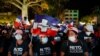 Simpatizantes de uno de los candidatos para alcalde recorren las calles de San Salvador, el jueves, durante el último día permitido para hacer campaña electoral.