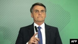 El presidente brasileño Jair Bolsonaro da una declaración en Brasilia el 25 de enero 2019 después del colapso de una presa cerca de Brumadinho en el sureste de Brasil.