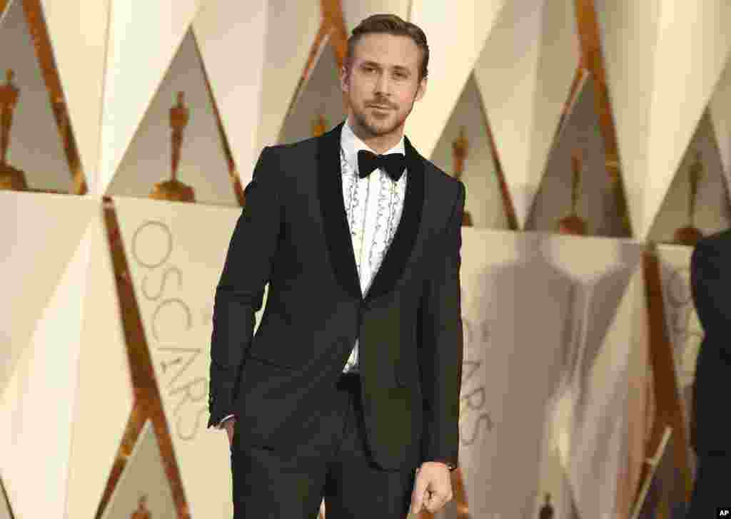 Ryan Gosling arrives at the Oscars on Sunday, Feb. 26, 2017, at the Dolby Theatre in Los Angeles.