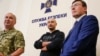 ရုရှားသတင်းထောက် Arkady Babchenko နဲ့အတူ လုံခြုံရေးဌာနအကြီးအကဲ Vasyl Hrystsak တို့ ယူကရိန်းနိုင်ငံမှာ ကျင်းပတဲ့ သတင်းစာရှင်းလင်းပွဲ (မေလ ၃၀ ရက်၊ ၂၀၁၈) 