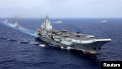 Kineski nosač aviona Liaoning učestvuje u vojnim vežbama Mornarice Kineske narodne oslobodilačke armije (PLA) u zapadnom Pacifiku, 18. aprila 2018.