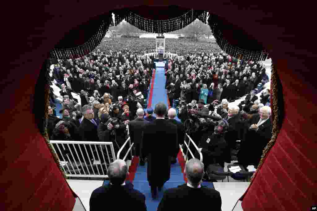 Tổng thống Barack Obama đến dự lễ tuyên thệ tại Điện Capitol.