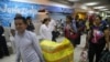 Un grupo de refugiados venezolanos que huyeron a Perú buscando alivio de la crisis económica en su país, regresaron a su país en un vuelo financiado por el gobierno del presidente de Venezuela Nicolás Maduro.