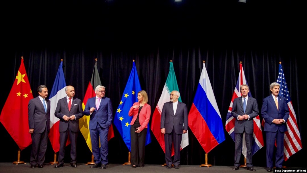Državni sekretar Džon Keri sa ministrima EU, P5 i šefom iranske diplomatije Džavadom Zarifom posle postizanja nuklearnog sporazuma u Beču. 