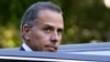 ARCHIVO - Hunter Biden entra en un vehículo a su salida de una corte federal el jueves 5 de septiembre de 2024 en Los Ángeles, tras declararse culpable de cargos de impuestos federales. (AP Foto/Eric Thayer, Archivo).