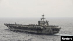 美国航空母舰罗斯福号穿越南中国海（2015年10月29日）