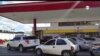 La escasez de gasolina en Venezuela ha generado largas colas en las estaciones de servicio.