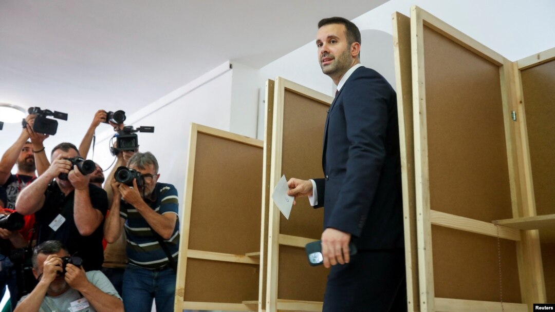 Lider Pokreta Evropa SAD Milojko Spajić tokom jučerašnjeg glasanja (Foto: Reuters/Stevo Vasiljević)
