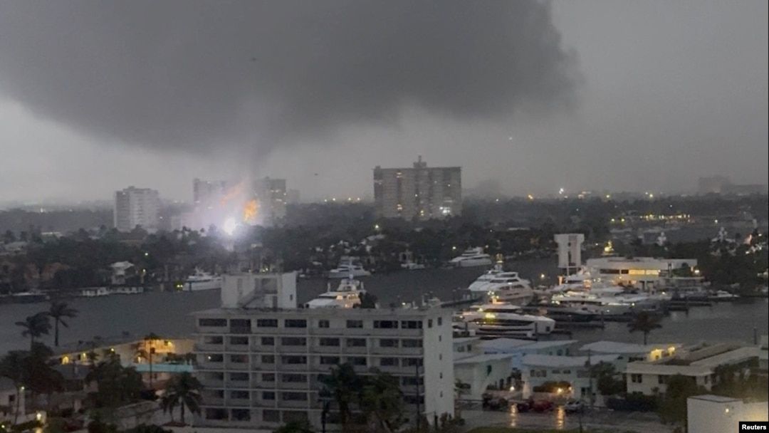Tornado u Fort Loderdejlu na Floridi (Foto: Paul Gallo/via REUTERS) 