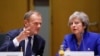 La primera ministra británica Theresa May y el presidente del Consejo Europeo Donald Tusk durante una cumbre de la Unión Europea en Bruselas, el domingo 25 de noviembre de 2018.